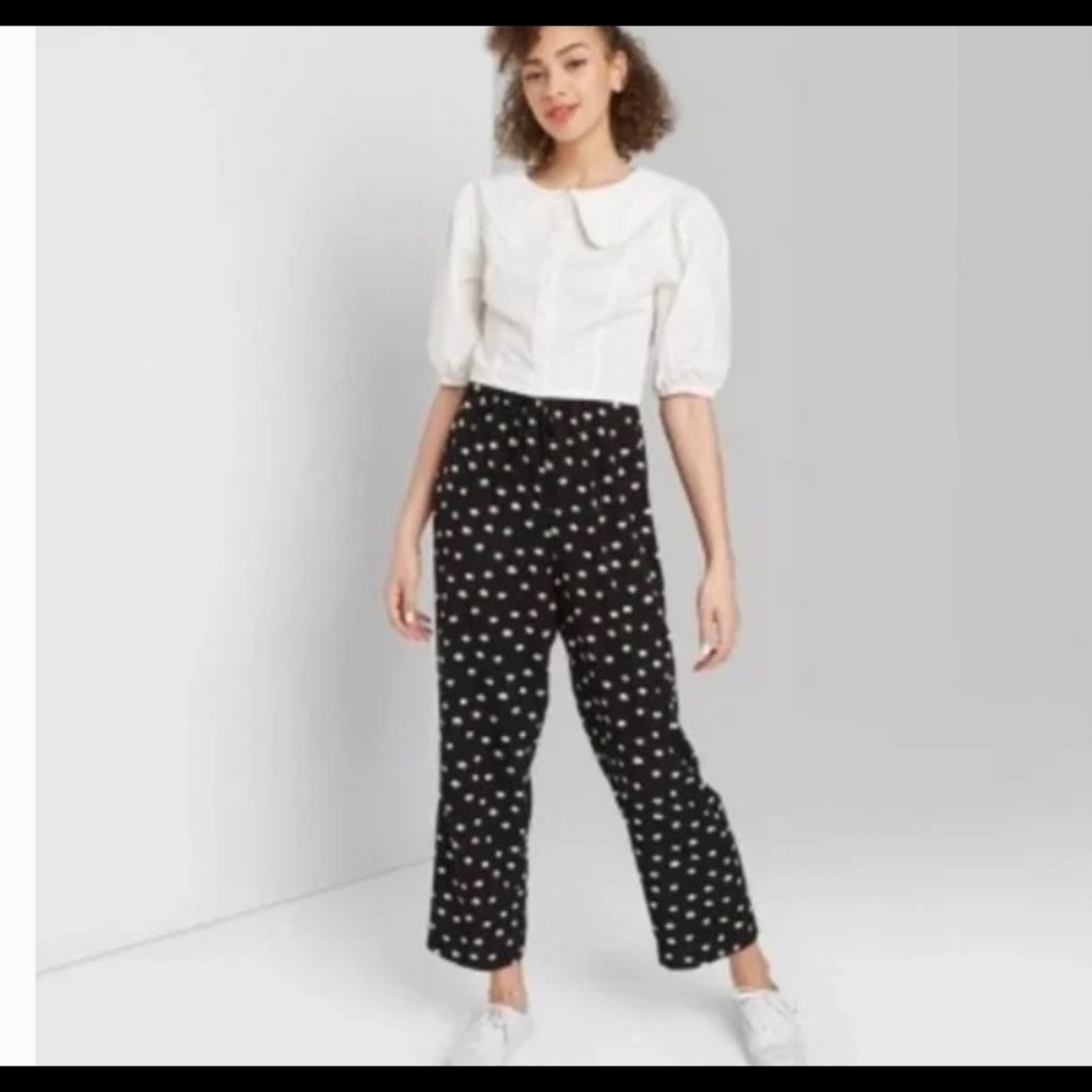 Wild Fable black daisy floral pants size L